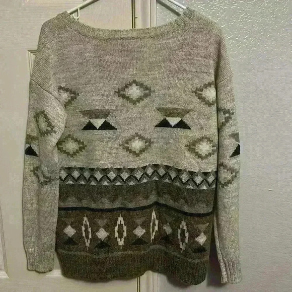 American Eagle Outfitters sweater - Picture 3 of 4